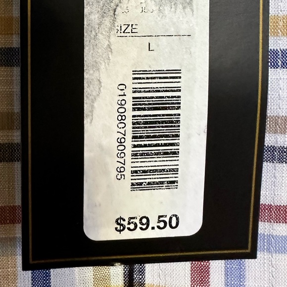 A Roundtree and Yorke Gold label, noniron button down shirt - Picture 4 of 8